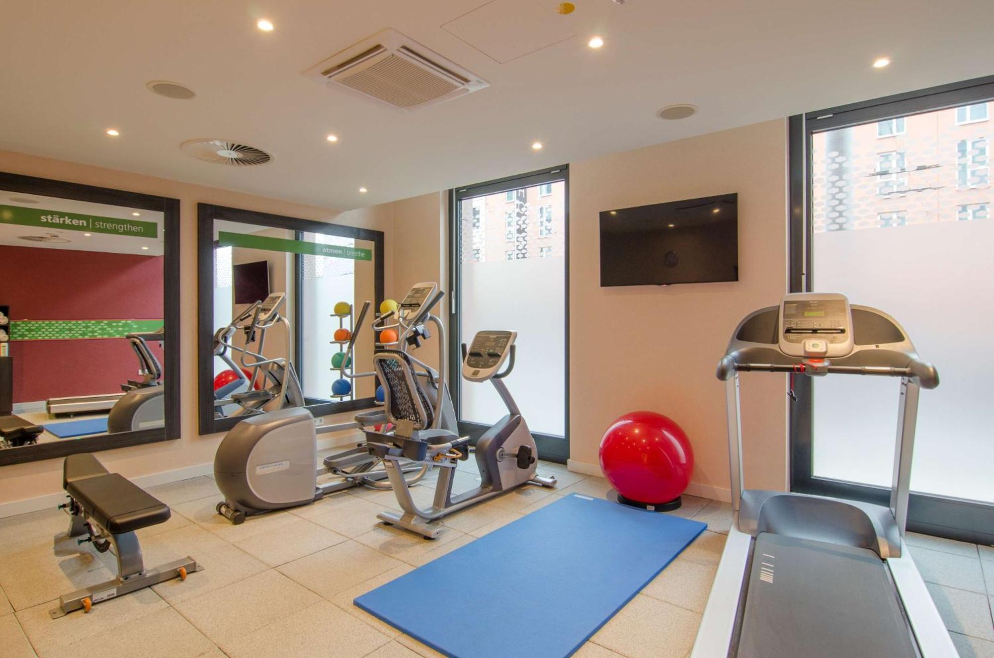Hotel Hampton By Hilton City Center 3*